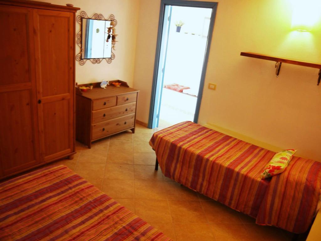 Eco Affittacamere Casa Maica Eco Guesthouse Stintino Phòng bức ảnh
